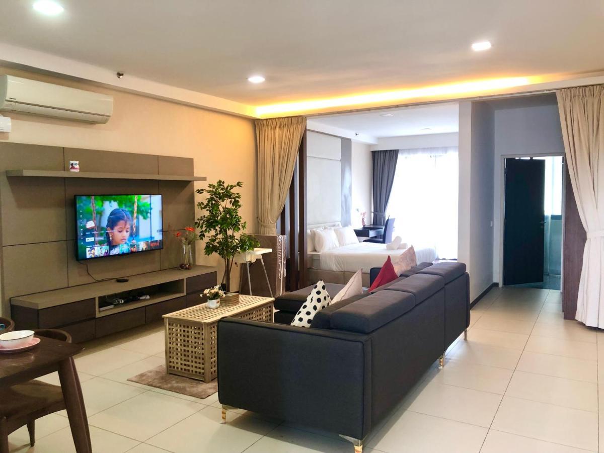 Seaview Water Purify Cozy Comfortable For Short & Long Stay In The Landmark By Katana George Town Exterior photo